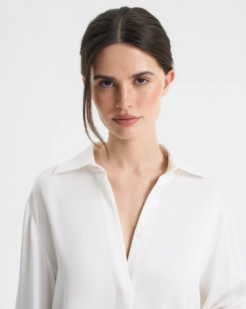 Блуза из купры с разрезом