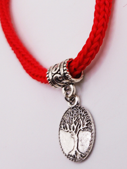 Красная нить от сглаза. Древо жизни