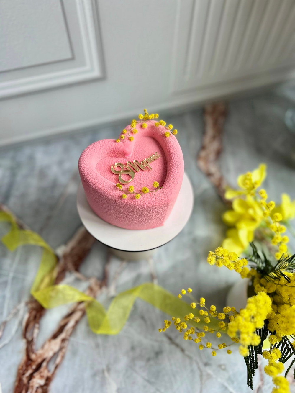 Мусовый торт с шоколадным покрытием велюр - Сердце на 8 Марта (Манго-маракуйя)