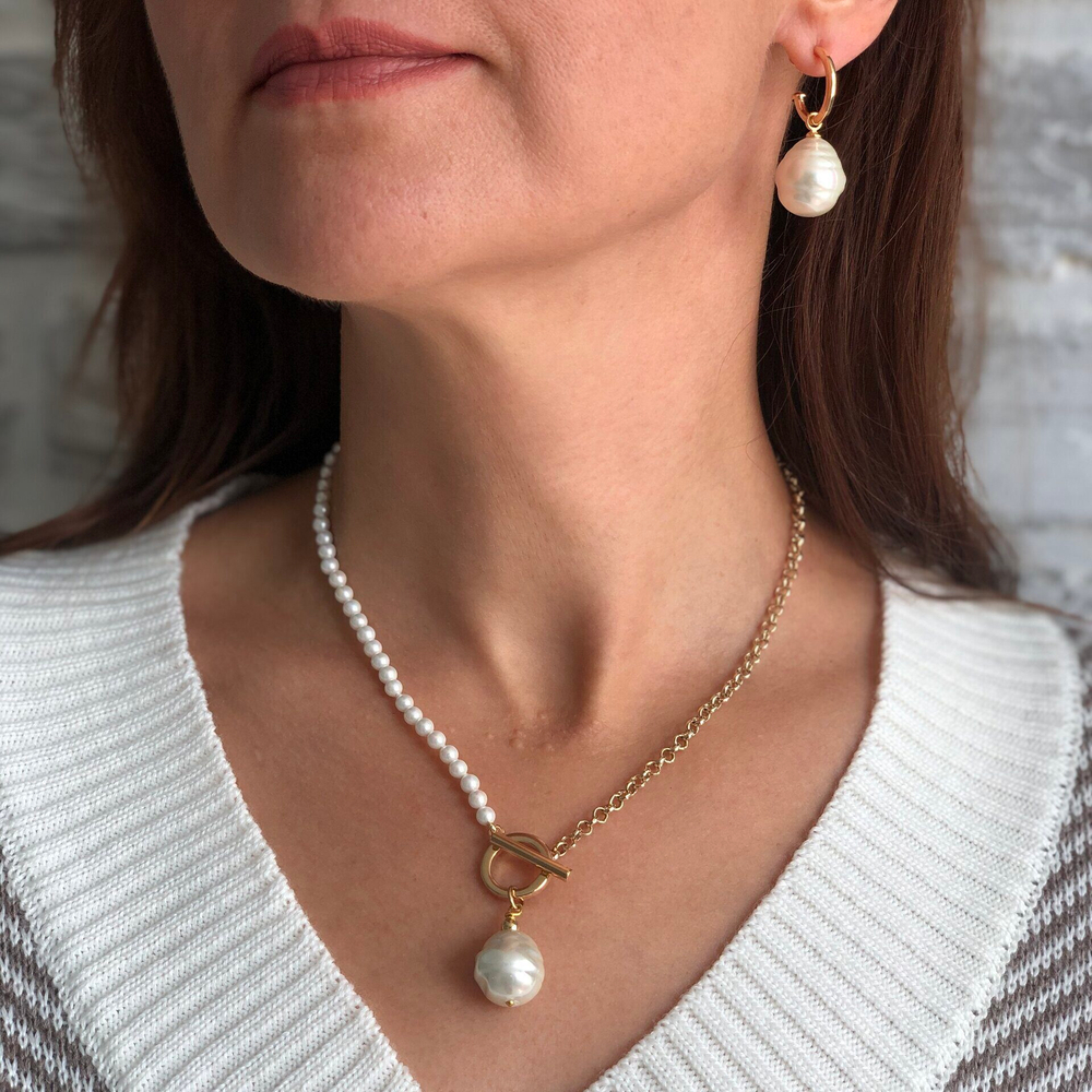 Колье цепь и белый жемчуг Майорка с замком тоггл, фурнитура золото, Испания