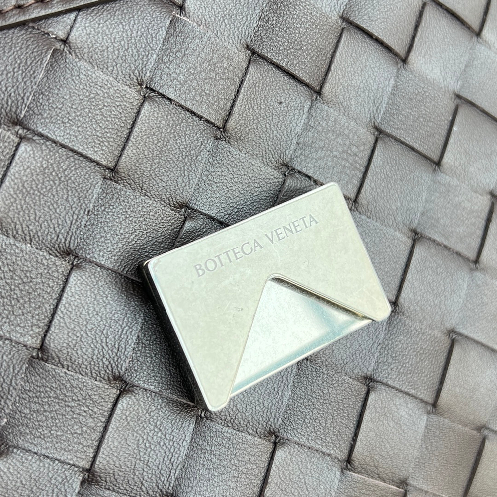 Bottega Veneta Medium Andiamo Messenger 37 cm