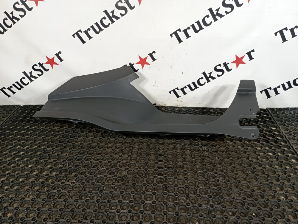 Накладка на подножку левая