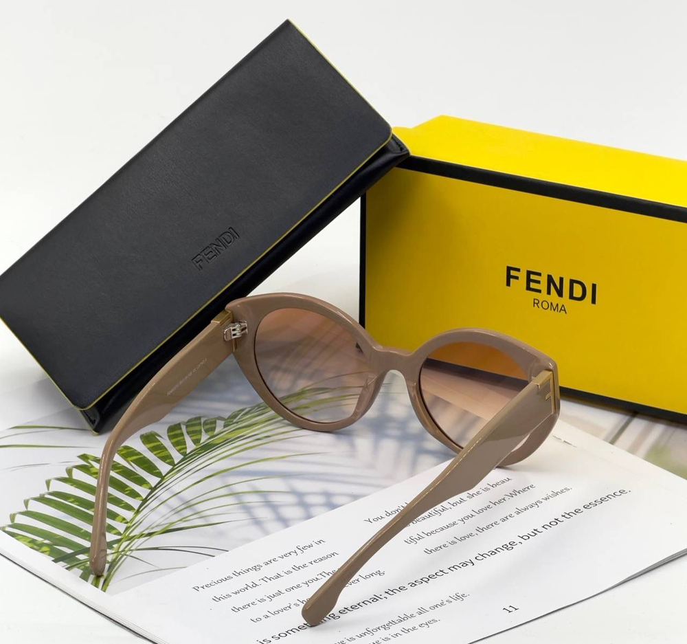 Солнцезащитные очки Fendi