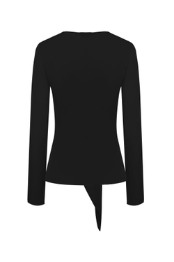 Лонгслив с акцентной деталью