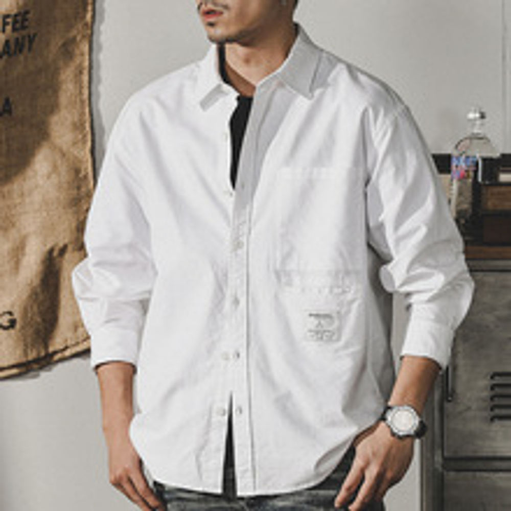 Белая хлопковая рубашка мужская с длинными рукавами и накладным карманом