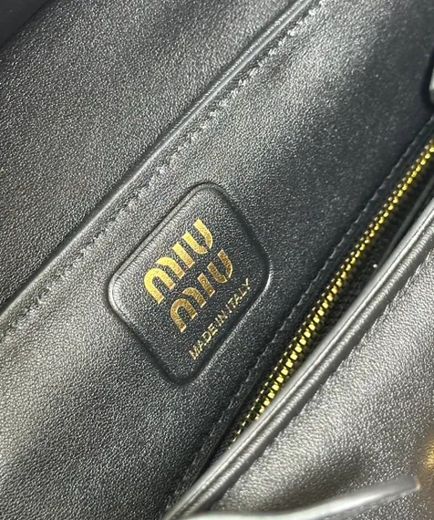 Cумку MIU MIU с двойной ручкой в черном цвете