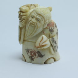 Нэцкэ Дзюродзин без головного убора с корзиной и персиком