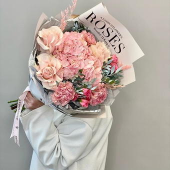 «Apricot idea» букет с гортензией,розами и диантусами