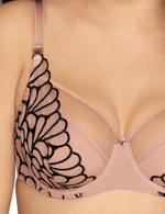 Бюстгальтер на косточках с мягкой чашкой и черной контрастной отделкой (Размер: 90D) (Цвет: телесный)