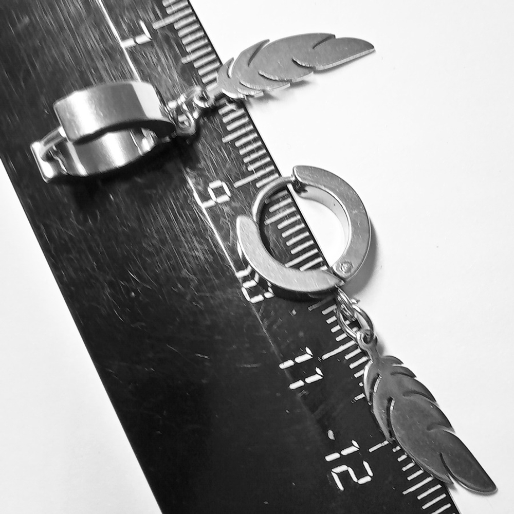Серьги кольца с подвеской "Перышко" (20х6мм) для пирсинга ушей. Медицинская сталь. Цена за пару!