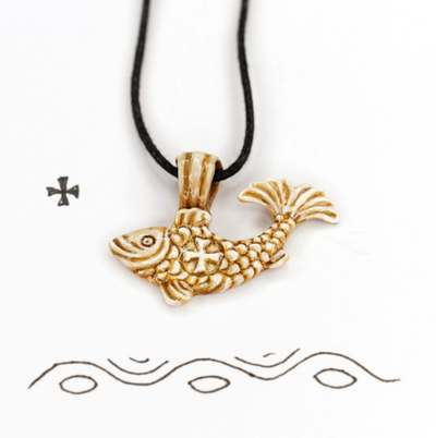 Медальон “Рыбка” (роспись под кость)