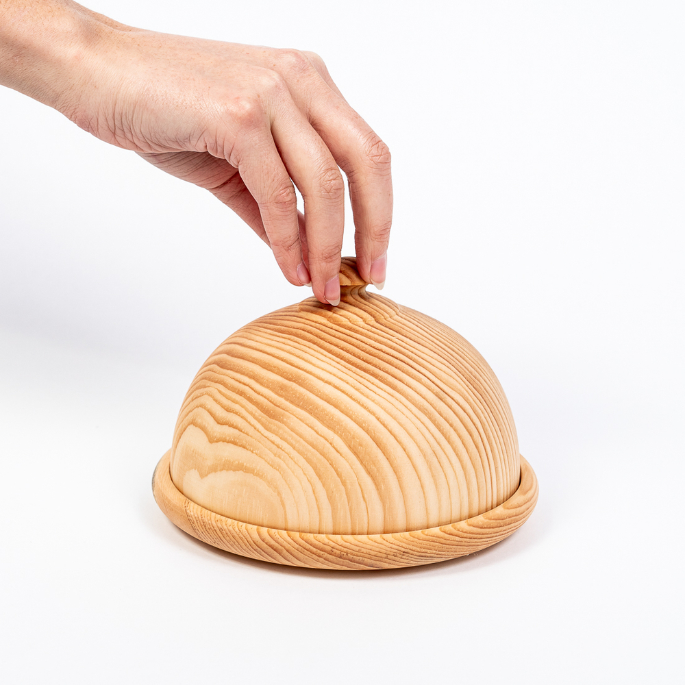 Масленка из дерева Сибирский Кедр для сливочного масла. MS1