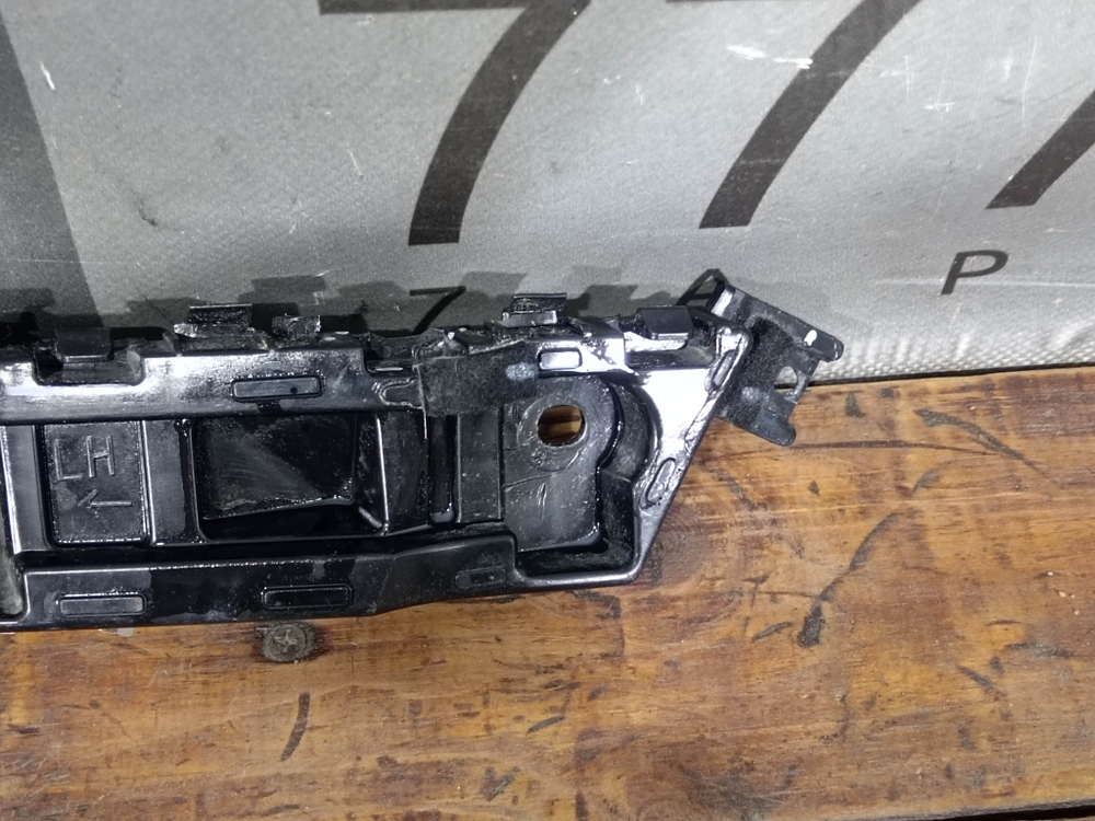Кронштейн бампера переднего правый Geely Coolray 19-нв Б/У Оригинал 6600005606