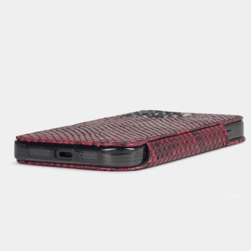 Чехол-книжка кожаная для iPhone 16 Pro, питон цвета малины