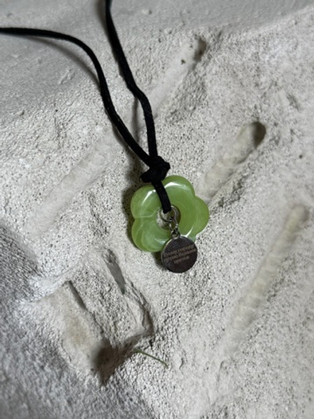 Подвеска цветочек в зеленом цвете