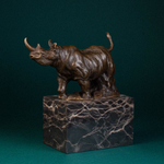 Кабинетная скульптура «Идущий носорог»