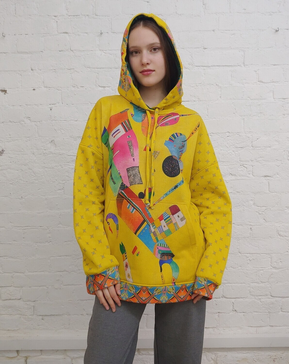 Худи "Кандинский жёлтый", по мотивам абстрактной живописи Василия Кандинского («Сдержанность», 1940 г, «Желтая картина, 1938 г.).