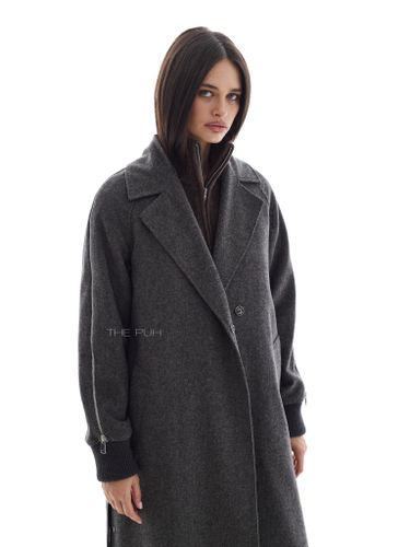 Серое кашемировое пальто с воротом из лисы