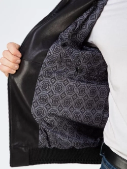 Кожаная куртка демисезонная с капюшоном