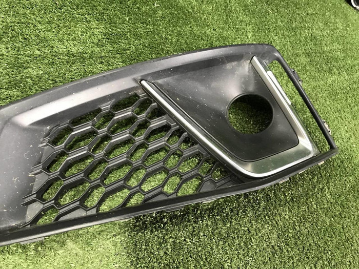 Накладка ПТФ левая Audi A4 B9 (2018-2019) S-line