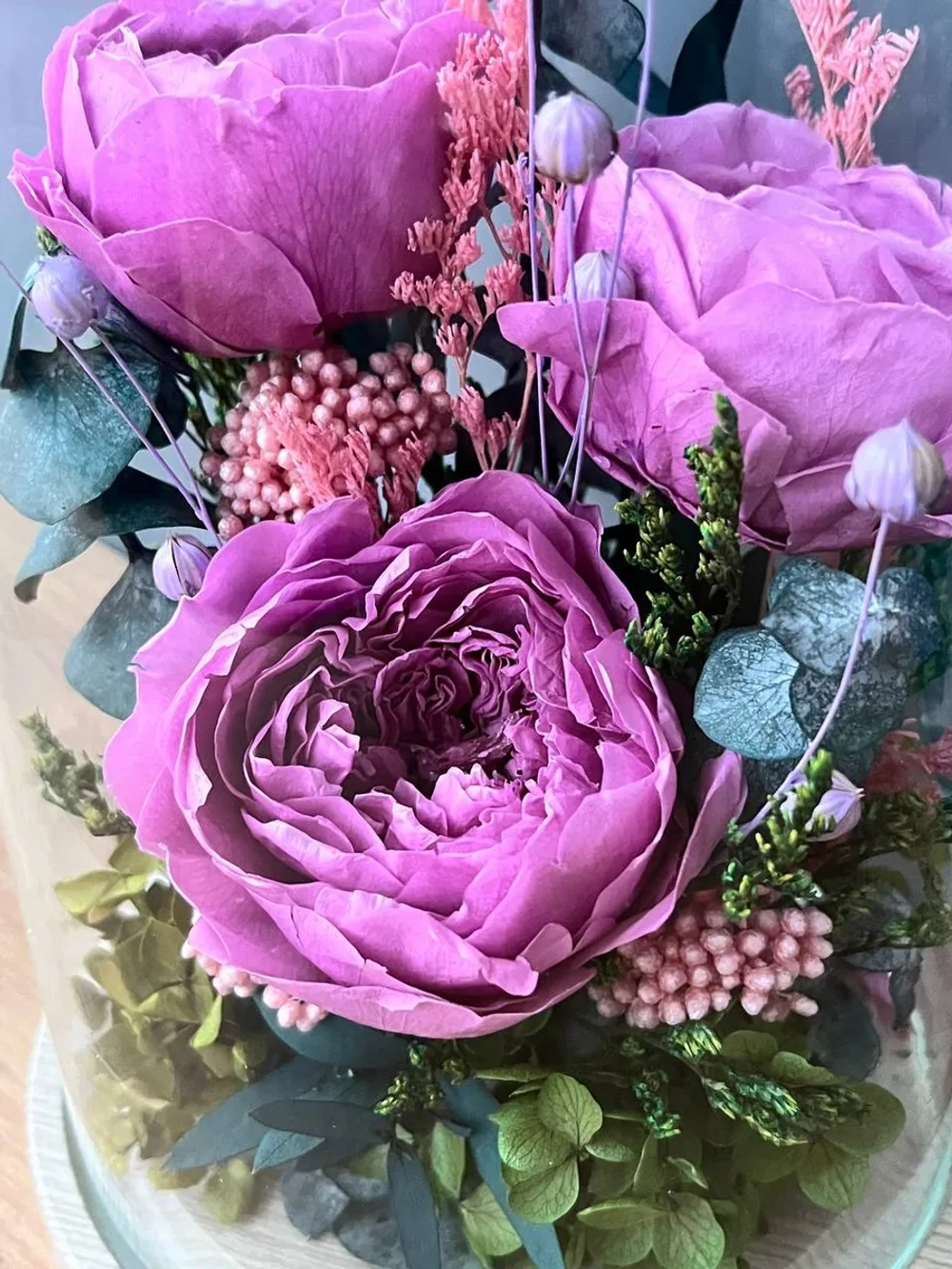 натуральные пионы в стекле