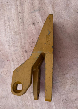 Зуб болтовой правый 132799000290А