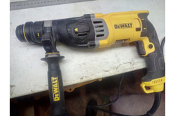 Перфоратор DEWALT D25144 K, 900 Вт