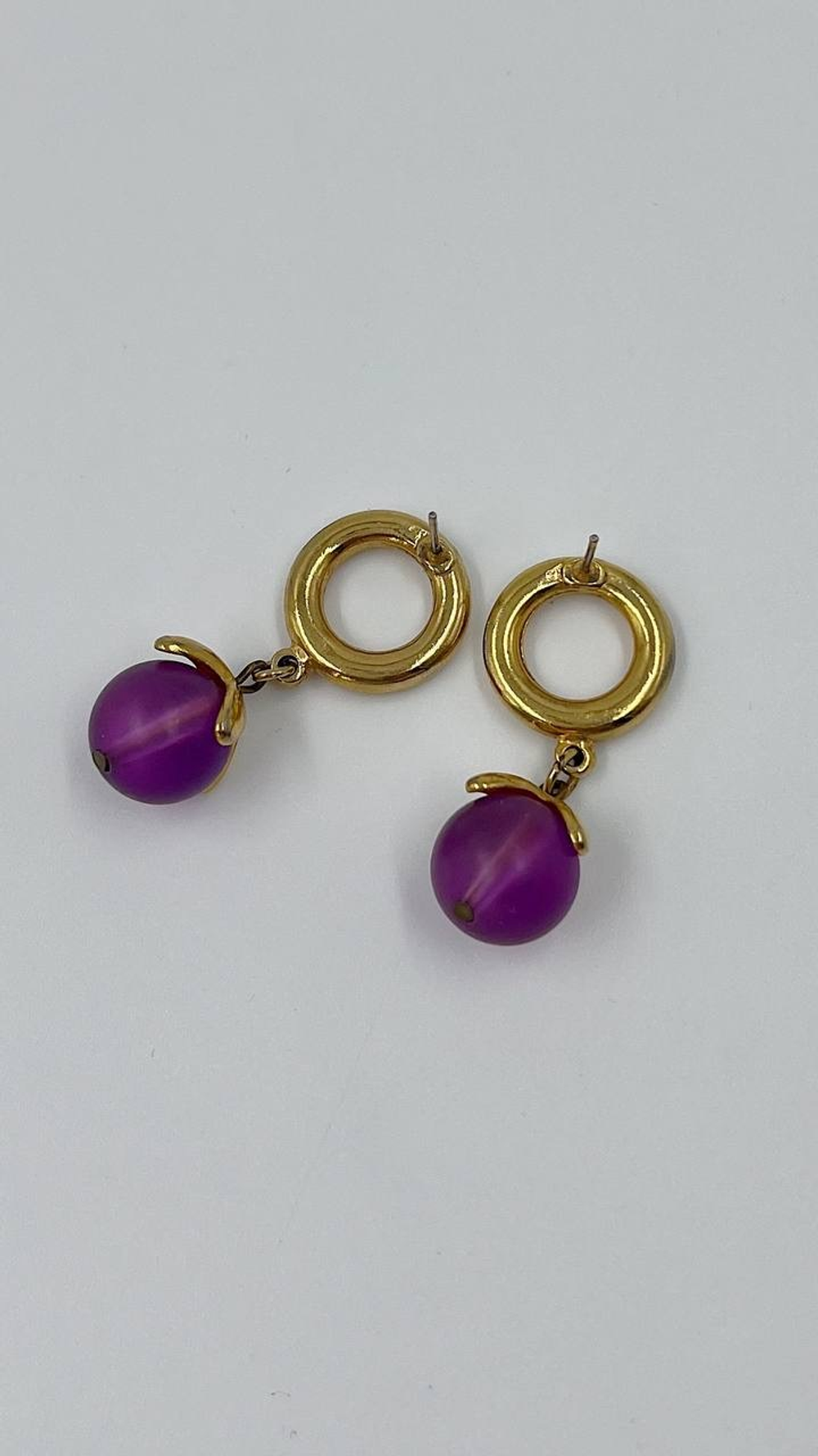Серьги с фиолетовыми подвесками