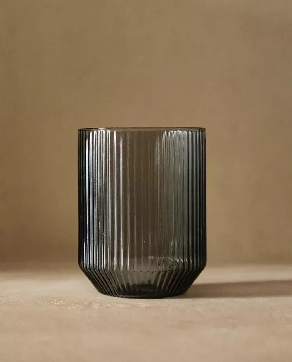 ZARA HOME СТАКАН ИЗ ТЕРМОСТОЙКОГО СТЕКЛА С РЕЛЬЕФНЫМ УЗОРОМ В ПОЛОСКУ, СЕРЫЙ
