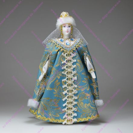 Сувенирная кукла в зимнем наряде