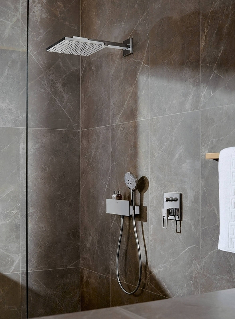 Верхний душ Hansgrohe Raindance 26238670 черный матовый