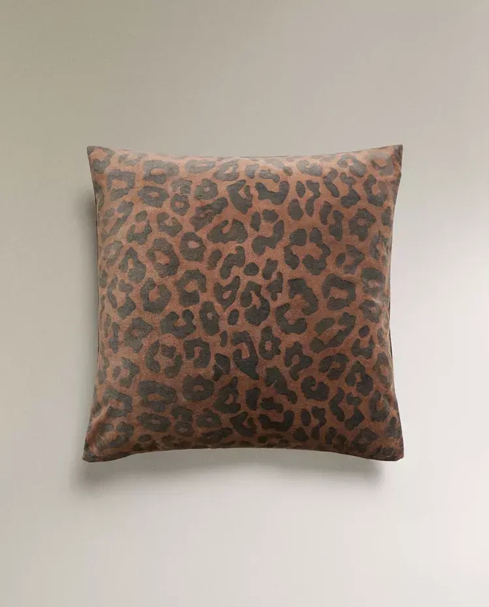 ZARA HOME НАВОЛОЧКА ДЛЯ ДЕКОРАТИВНОЙ ПОДУШКИ С ЛЕОПАРДОВЫМ ПРИНТОМ, КОРИЧНЕВЫЙ