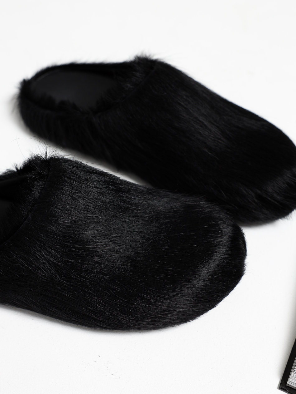 mule black fur