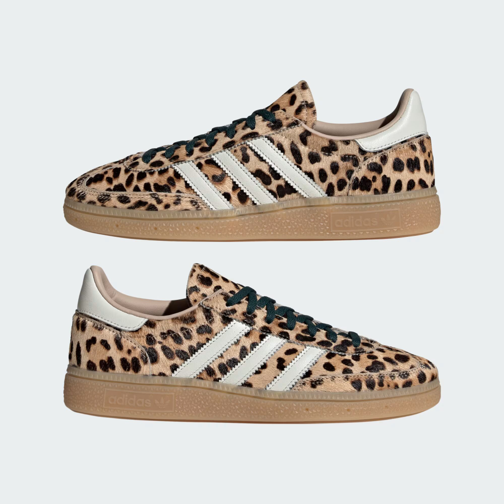 СПЕЦИАЛЬНАЯ СЕРИЯ ДЛЯ ГАНДБОЛА: КРОССОВКИ С РИСУНКОМ «ЖИРАФ» - ADIDAS