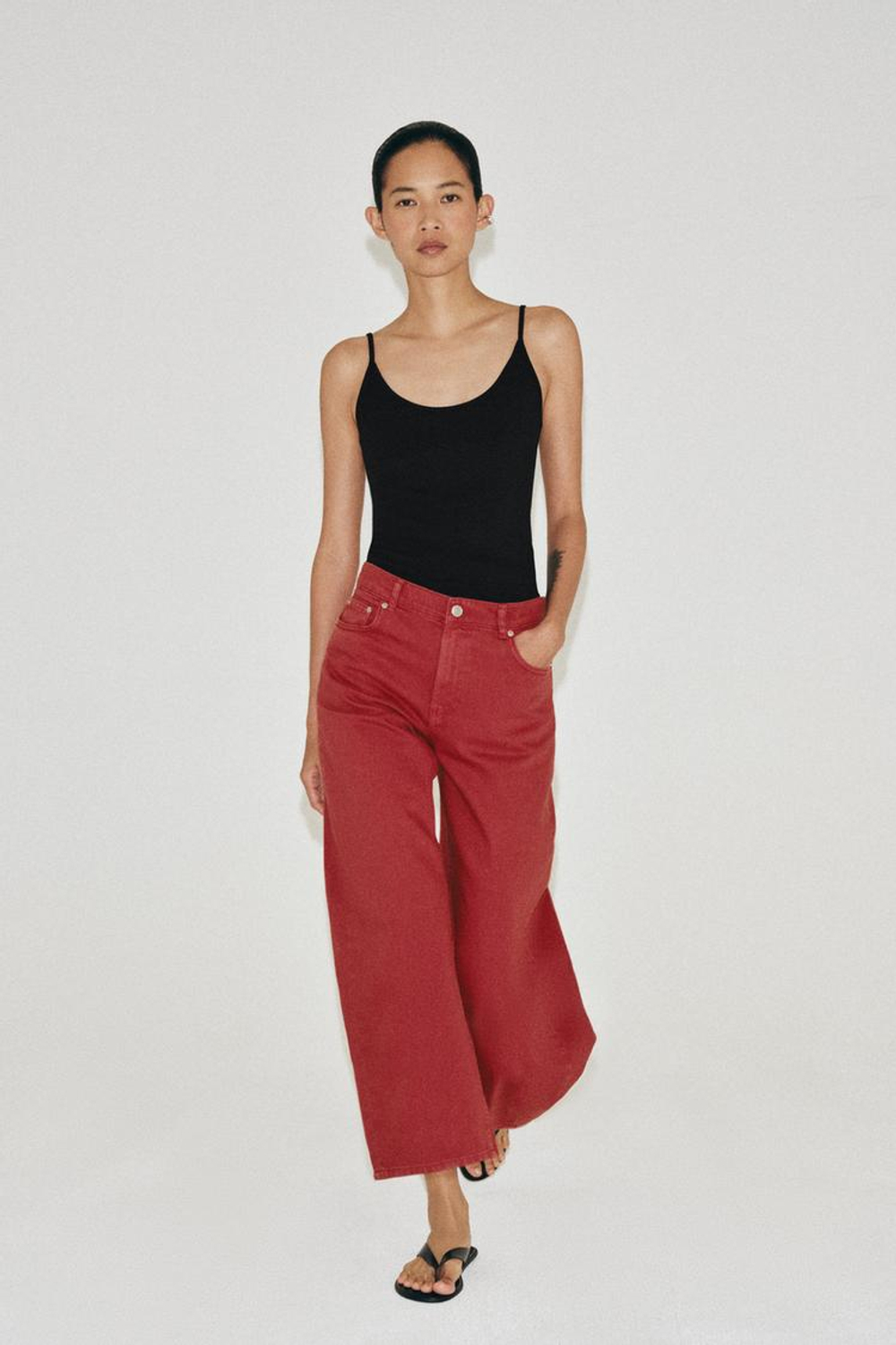 ZARA ДЖИНСЫ КАПРИ BALLOON СО СРЕДНЕЙ ПОСАДКОЙ — ZW COLLECTION, КРАСНЫЙ