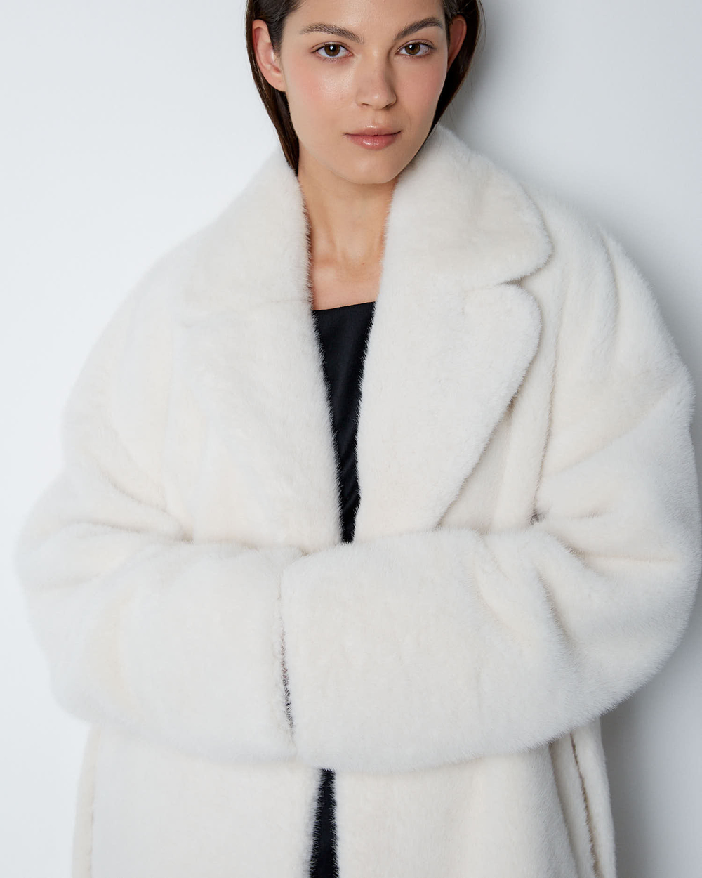 Шуба из искусственного меха норки молочный