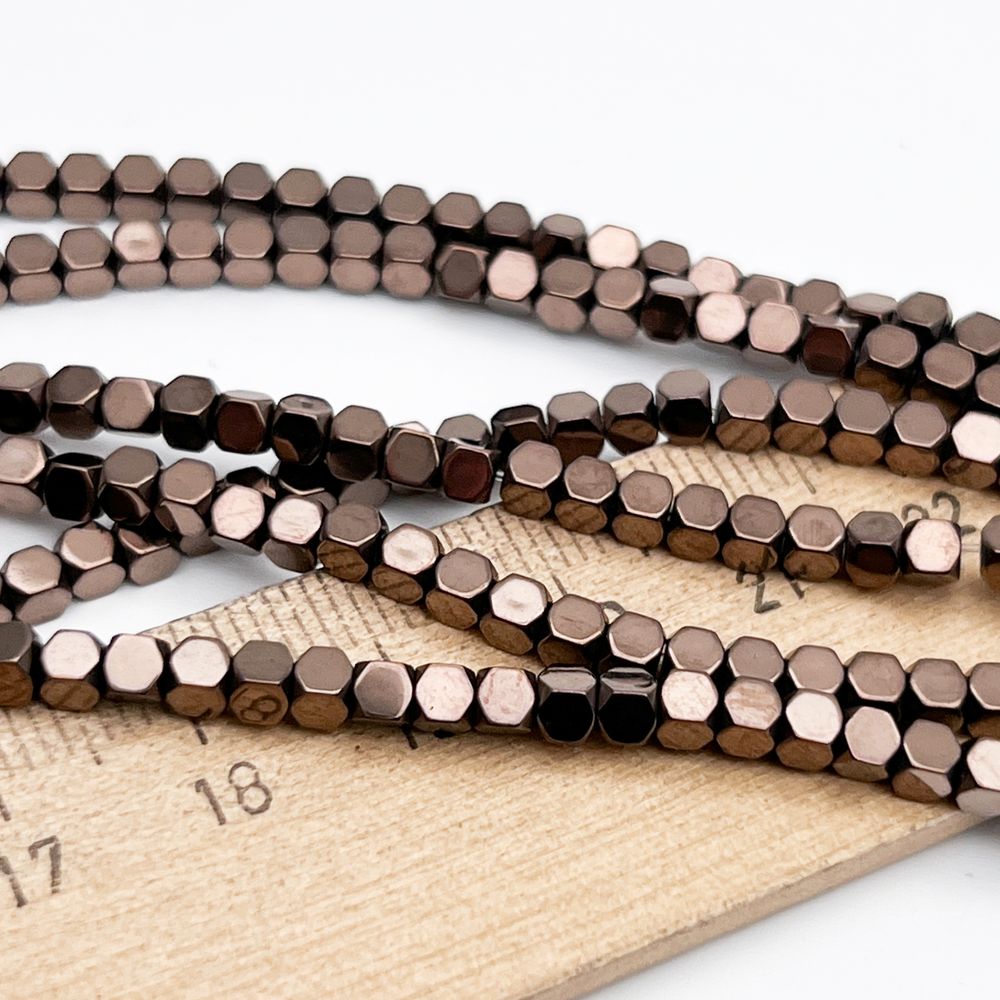 Гематит Многогранник бусины (имитация), цвет коричневый, размер около 2,8 мм, цена за отрезок 19 см (1/2 нити)