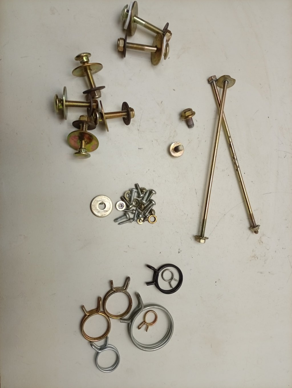 WDN2067WF кт37 Крепеж и хомуты для стиральной машины Indesit б/у