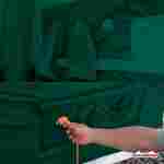 Пневмокаркасная всесезонная палатка «Тёплая Искра» 3,6×4,8×2,2 м — с печкой, из ПВХ, зелёная