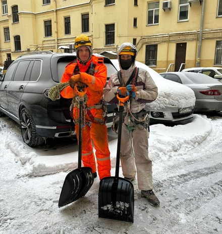 Уборка снега и наледи с крыши 1,5 м от края