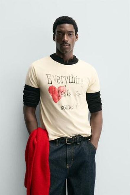 ZARA ФУТБОЛКА В РУБЧИК С КОНТРАСТНЫМ СЕРДЦЕМ, ЭКРЮ