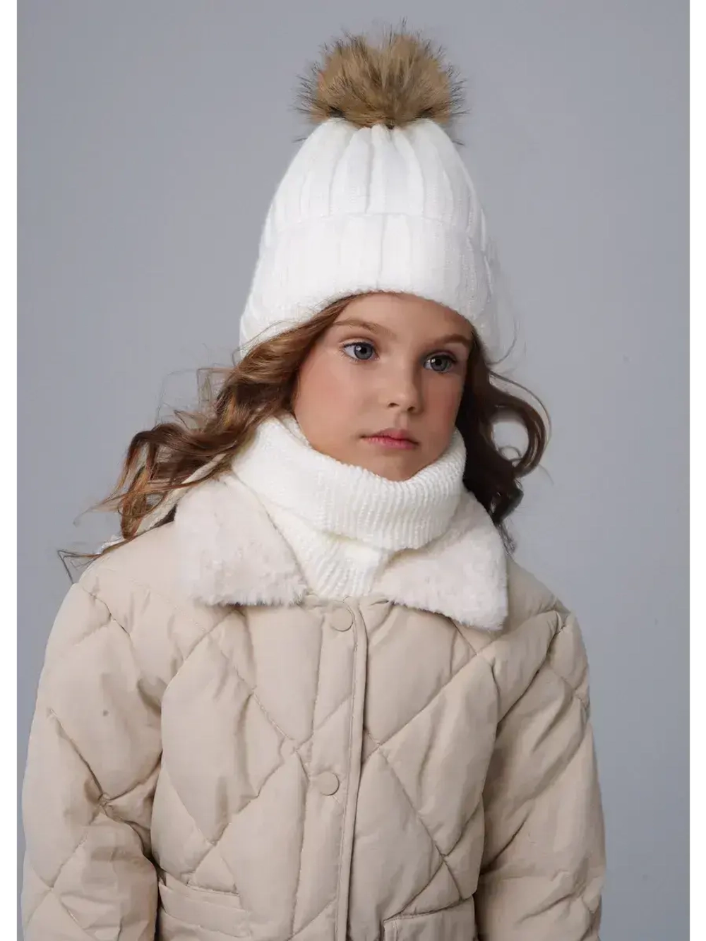 Шапка зимняя для девочки и снуд вязаные