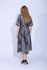 Женское дизайнерское черное платье с поясом