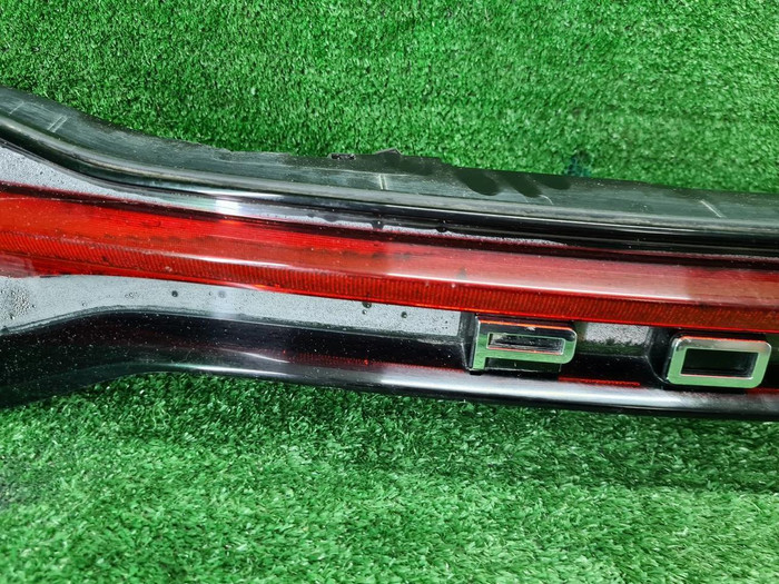 Фонарь крышки багажника Porsche Macan 95b (2018-2021)