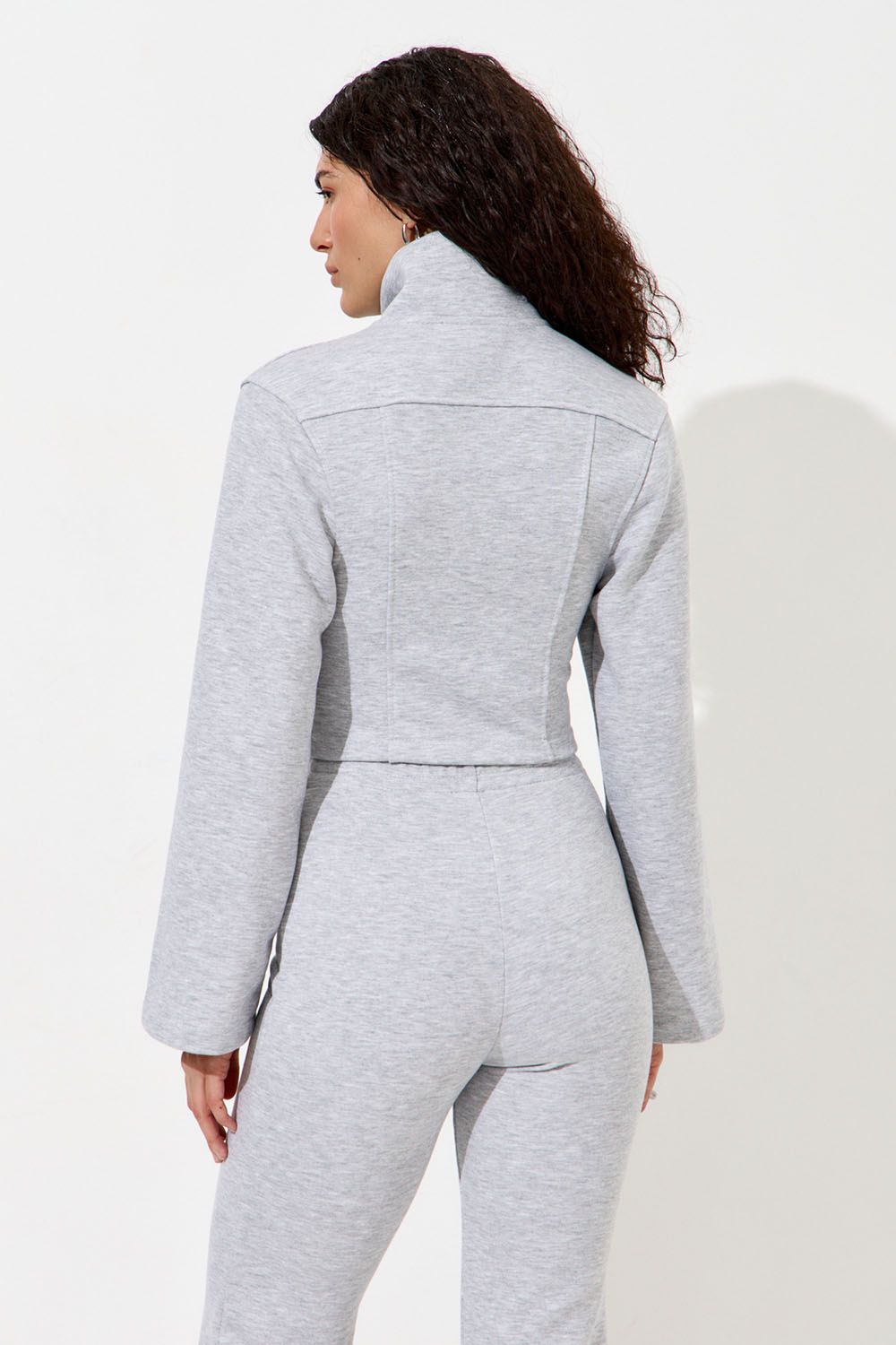 Приталенная олимпийка с рукавом клеш цвета серый меланж