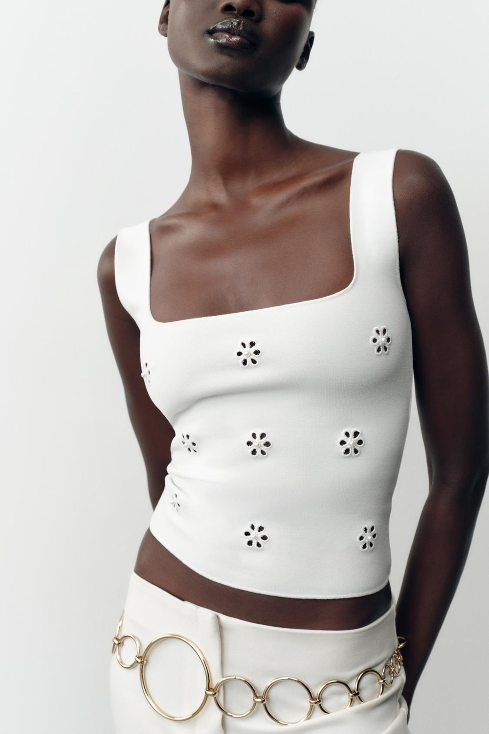 ZARA ТОП ИЗ ЭЛАСТИЧНОЙ ТКАНИ С ЦВЕТОЧНОЙ ВЫШИВКОЙ, БЕЛЫЙ