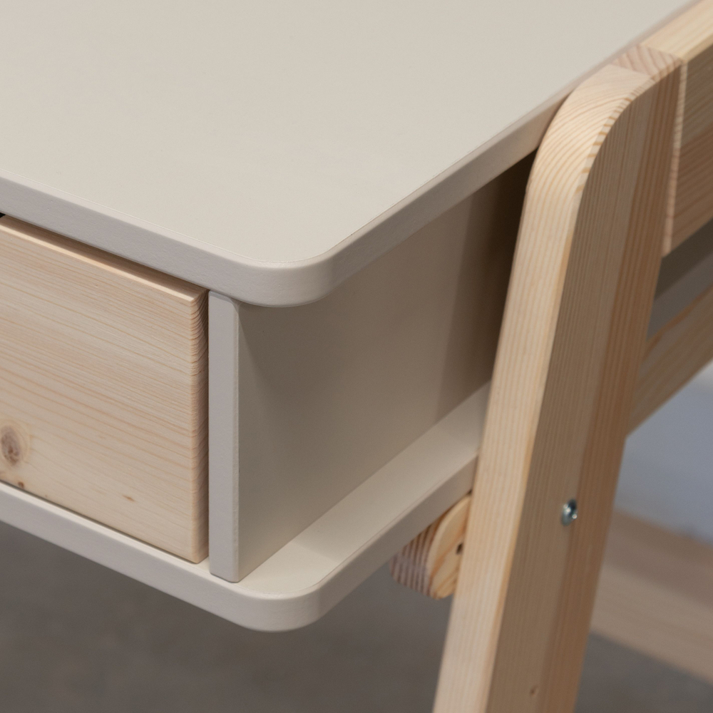 Стол письменный детский, парта 2 ящика Чек многоуровневая, с ножками из массива сосны, бежевый