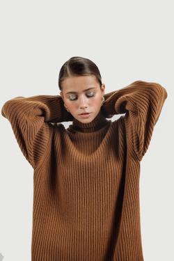 Коричневое шерстяное платье