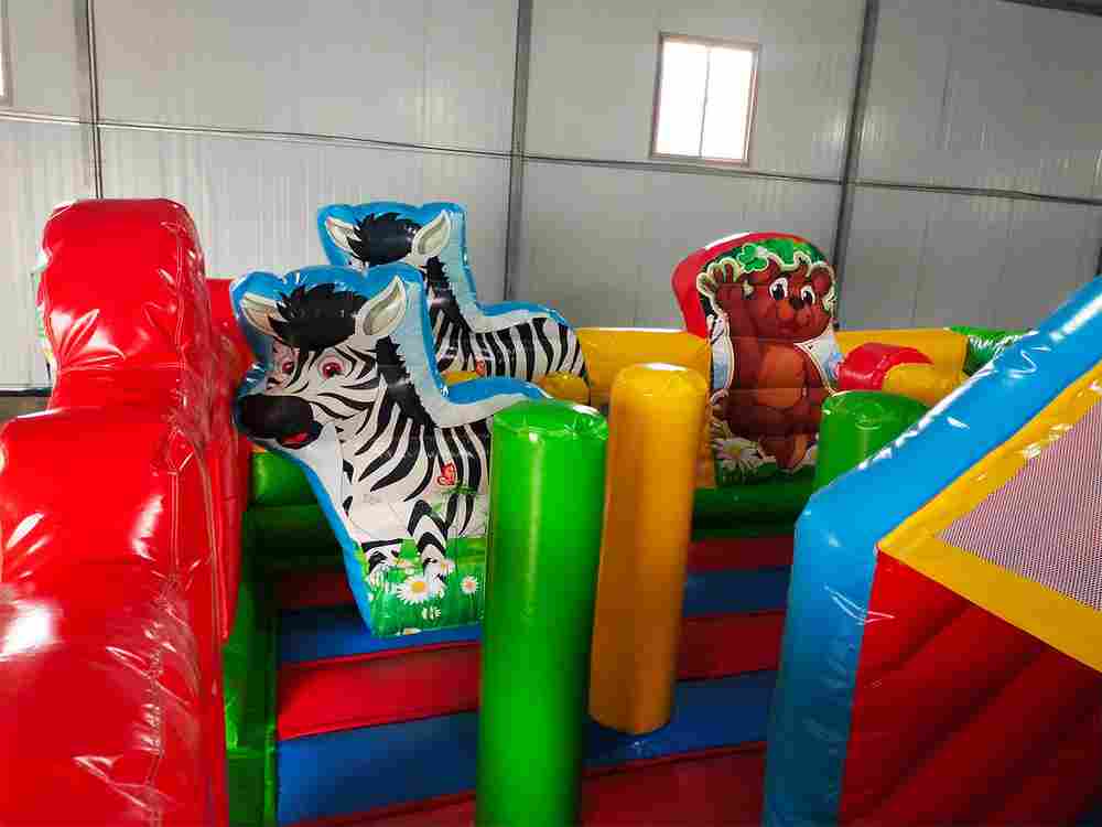 Коммерческий надувной батут «Царство зверей», 5x5x2.8 м.