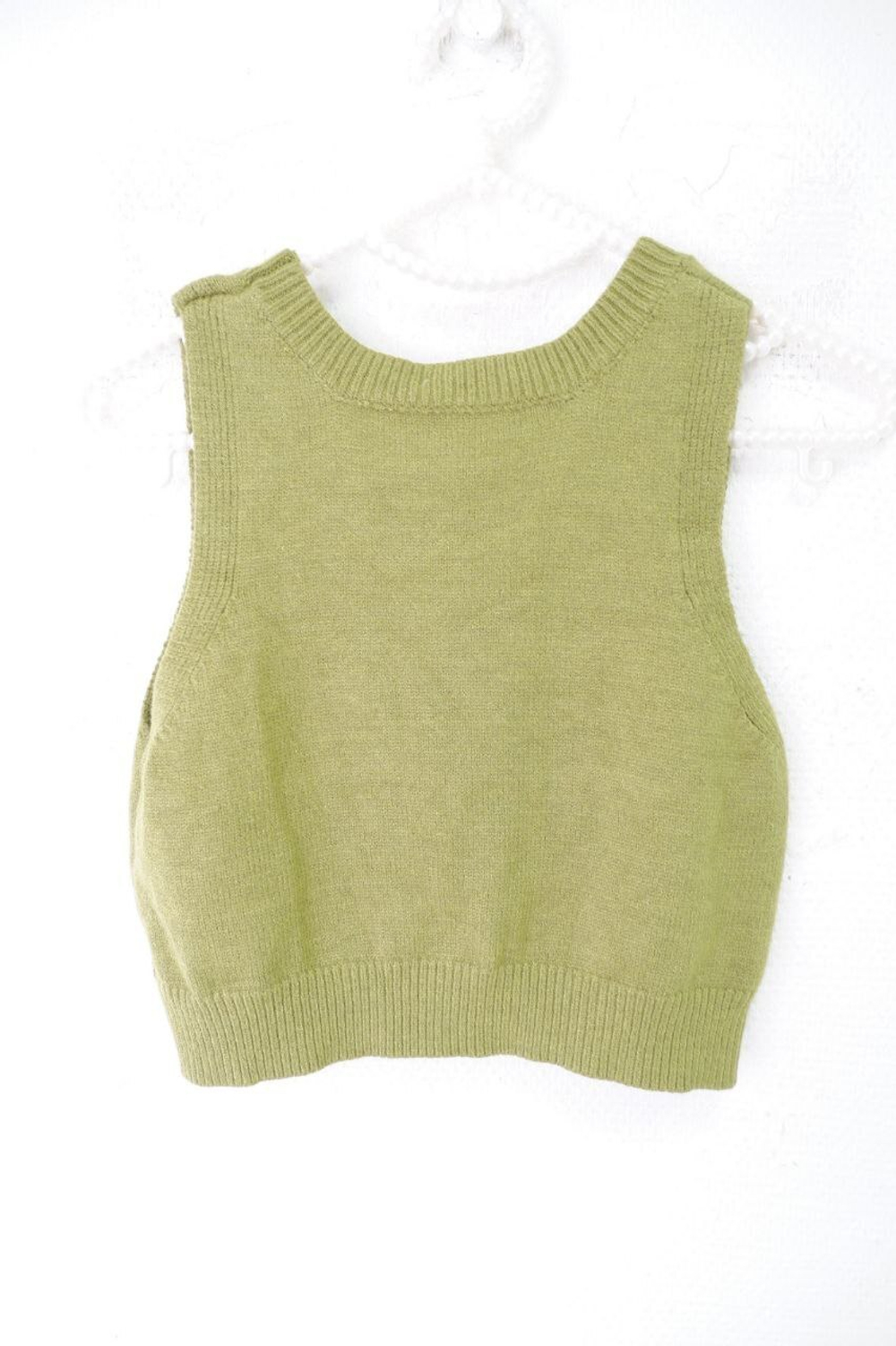 Безрукавка вязаная на 6-7 лет